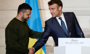 Macron tells Zelensky that France is determined to help Ukraine to victory