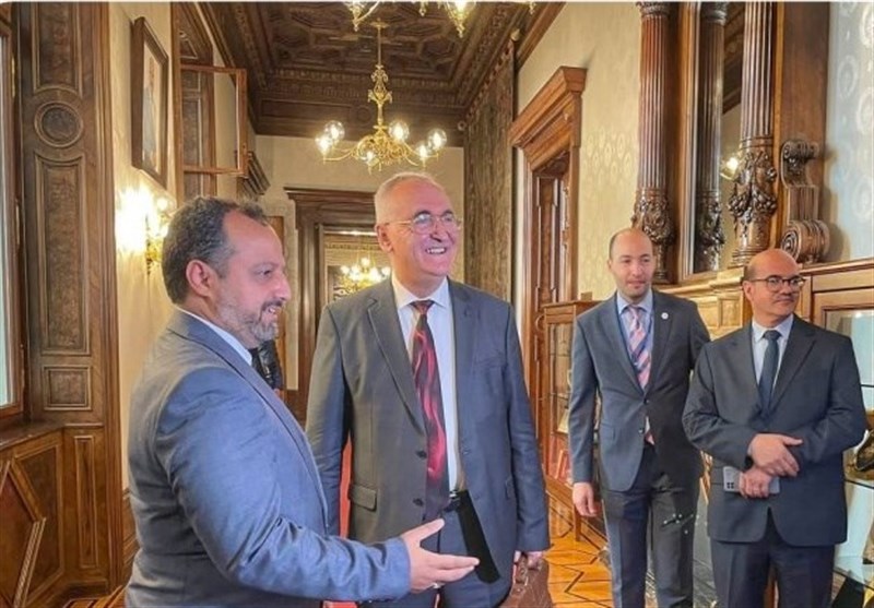 Iranian, Algerian Economy Ministers Hold Talks in Vienna